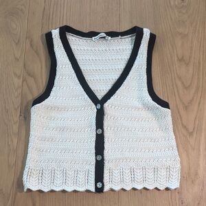 Abercrombie & Fitch Black and Cream Knit Sweater Vest
